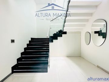 Lujosa Residencia en Venta Los Castaños Zona Andares Zapopan