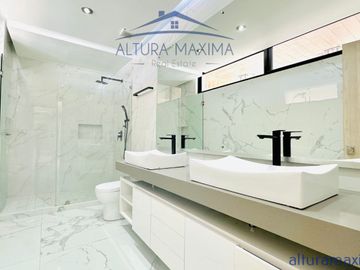 Lujosa Residencia en Venta Los Castaños Zona Andares Zapopan