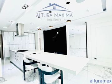 Lujosa Residencia en Venta Los Castaños Zona Andares Zapopan