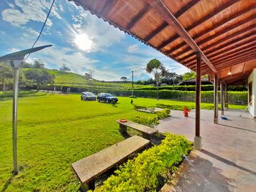 FINCA EN VENTA UBICADA ENTRE LA VIA ALCALA ULLOA, VALLE DEL CAUCA