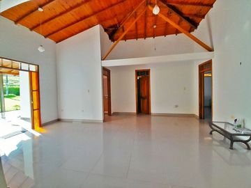 FINCA EN VENTA UBICADA ENTRE LA VIA ALCALA ULLOA, VALLE DEL CAUCA