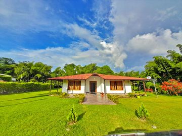 FINCA EN VENTA UBICADA ENTRE LA VIA ALCALA ULLOA, VALLE DEL CAUCA
