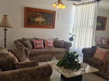 VENTA CASA CON CONSULTORIO MANSIONES DEL VALLE QUERETARO