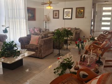 VENTA CASA CON CONSULTORIO MANSIONES DEL VALLE QUERETARO
