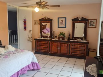 VENTA CASA CON CONSULTORIO MANSIONES DEL VALLE QUERETARO