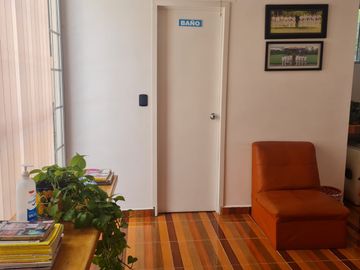 VENTA CASA CON CONSULTORIO MANSIONES DEL VALLE QUERETARO
