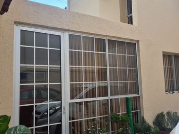 VENTA CASA CON CONSULTORIO MANSIONES DEL VALLE QUERETARO