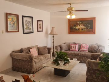 VENTA CASA CON CONSULTORIO MANSIONES DEL VALLE QUERETARO