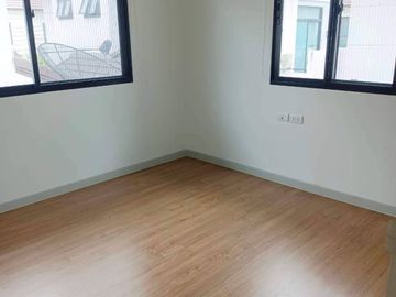 ขาย หมู่บ้าน เรสท์ สายไหม หลังมุม ตกแต่งสวยครบ พื้นที่ 36.9 ตรว. 3 ห้องนอน 3 ห้องน้ำ ใกล้ทางด่วนวงแหวนรอบนอก และสถานีรถไฟฟ้า BTS สถานีคูคต รายล้อมด้วย