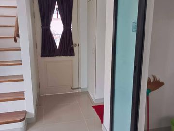ขาย หมู่บ้าน เรสท์ สายไหม หลังมุม ตกแต่งสวยครบ พื้นที่ 36.9 ตรว. 3 ห้องนอน 3 ห้องน้ำ ใกล้ทางด่วนวงแหวนรอบนอก และสถานีรถไฟฟ้า BTS สถานีคูคต รายล้อมด้วย
