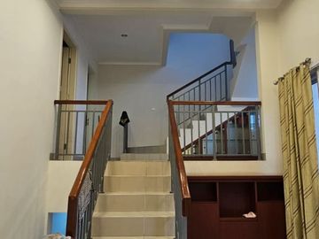 Dijual Rumah Samara Village Gading Serpong Tangerang Model Split Level Bagus Cantik Lokasi Nyaman Sangat Strategis