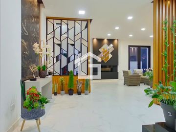 Casa en Venta de 4 Habitaciones con Piscina en Urbanización Palermo en Machala