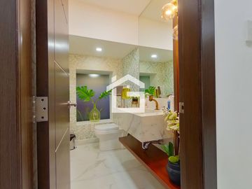 Casa en Venta de 4 Habitaciones con Piscina en Urbanización Palermo en Machala