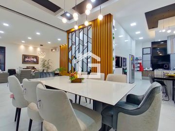 Casa en Venta de 4 Habitaciones con Piscina en Urbanización Palermo en Machala