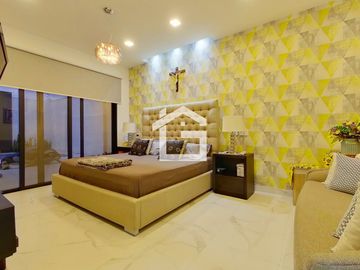 Casa en Venta de 4 Habitaciones con Piscina en Urbanización Palermo en Machala