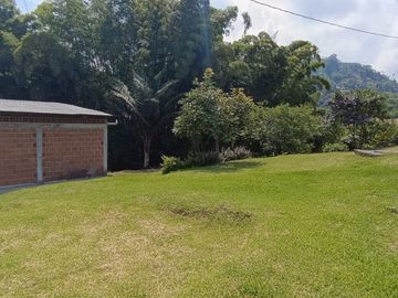 VENTA DE CASA CAMPESTRE UBICADA EN UN LOTE DE 22.500 M2 DE LOS CUALES 15.000 M2 SON SEMIPLANOS, MANIZALES CALDAS