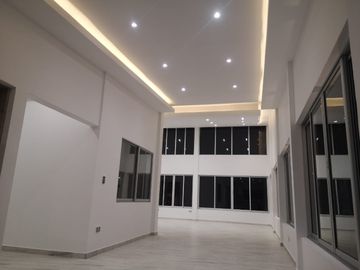 VENTA DE CASA CAMPESTRE UBICADA EN UN LOTE DE 22.500 M2 DE LOS CUALES 15.000 M2 SON SEMIPLANOS, MANIZALES CALDAS
