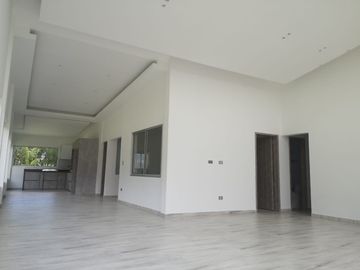 VENTA DE CASA CAMPESTRE UBICADA EN UN LOTE DE 22.500 M2 DE LOS CUALES 15.000 M2 SON SEMIPLANOS, MANIZALES CALDAS