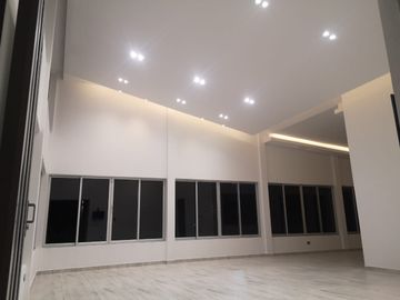 VENTA DE CASA CAMPESTRE UBICADA EN UN LOTE DE 22.500 M2 DE LOS CUALES 15.000 M2 SON SEMIPLANOS, MANIZALES CALDAS