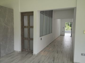 VENTA DE CASA CAMPESTRE UBICADA EN UN LOTE DE 22.500 M2 DE LOS CUALES 15.000 M2 SON SEMIPLANOS, MANIZALES CALDAS