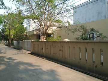 Dijual Rumah Hitung Tanah di Komplek Kavling Polri Jelambar LT 500 m2 Bisa Beli Separoh