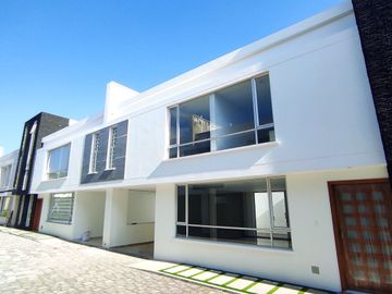 Casa de Venta en Mirasierra, Quito, Ecuador