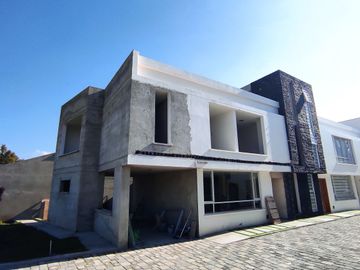 Casa de Venta en Mirasierra, Quito, Ecuador
