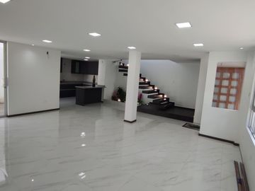 Casa de Venta en Mirasierra, Quito, Ecuador