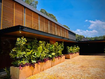 CASA EN PREVENTA EN VALLE DE BRAVO ZONA DE BOSQUE A SOLO 10 MINUTOS DE AVANDARO
