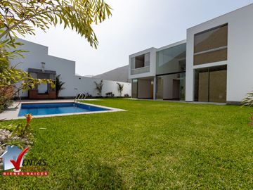 Bello Condominio De 2 Casas Moderna Techo Doble Altura, de estreno con luz natural, cerca a parque, 4 dormitorios cada uno con baño, mas un escritorio