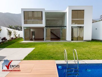 Bello Condominio De 2 Casas Moderna Techo Doble Altura, de estreno con luz natural, cerca a parque, 4 dormitorios cada uno con baño, mas un escritorio