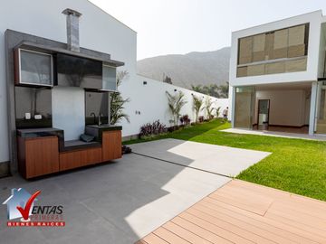Bello Condominio De 2 Casas Moderna Techo Doble Altura, de estreno con luz natural, cerca a parque, 4 dormitorios cada uno con baño, mas un escritorio