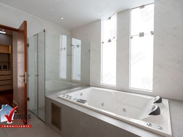 VENTA CASA EN LA PLANICIE, LA MOLINA