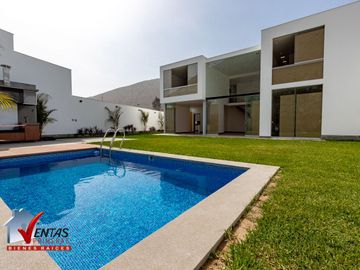 Bello Condominio De 2 Casas Moderna Techo Doble Altura, de estreno con luz natural, cerca a parque, 4 dormitorios cada uno con baño, mas un escritorio