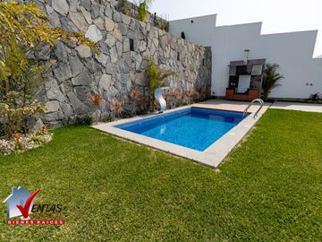 Bello Condominio De 2 Casas Moderna Techo Doble Altura, de estreno con luz natural, cerca a parque, 4 dormitorios cada uno con baño, mas un escritorio