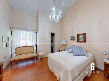 CASA EN VENTA DE UNA PLANTA CON PANELES SOLARES Y JARDIN FRONTAL + TRASERO
