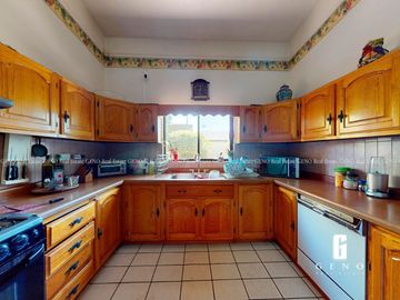 CASA EN VENTA DE UNA PLANTA CON PANELES SOLARES Y JARDIN FRONTAL + TRASERO