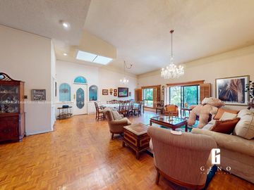 CASA EN VENTA DE UNA PLANTA CON PANELES SOLARES Y JARDIN FRONTAL + TRASERO