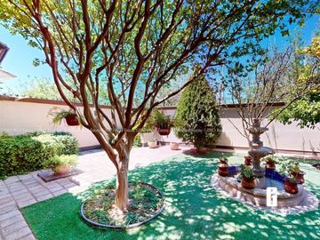 CASA EN VENTA DE UNA PLANTA CON PANELES SOLARES Y JARDIN FRONTAL + TRASERO