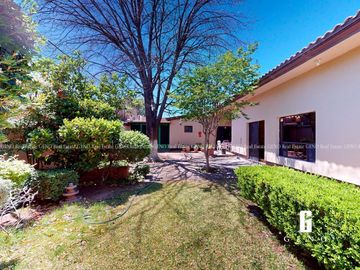 CASA EN VENTA DE UNA PLANTA CON PANELES SOLARES Y JARDIN FRONTAL + TRASERO