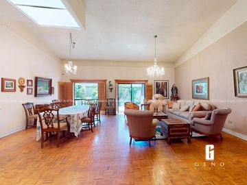 CASA EN VENTA DE UNA PLANTA CON PANELES SOLARES Y JARDIN FRONTAL + TRASERO