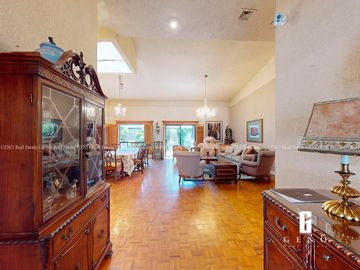 CASA EN VENTA DE UNA PLANTA CON PANELES SOLARES Y JARDIN FRONTAL + TRASERO