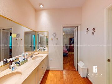 CASA EN VENTA DE UNA PLANTA CON PANELES SOLARES Y JARDIN FRONTAL + TRASERO