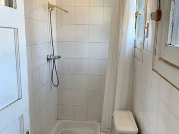 Espaciosa y cómoda Casa 2 Pisos, no pareada en Ñuñoa 5 Dormitorios 3 Baños Pscina