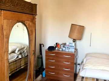 Espaciosa y cómoda Casa 2 Pisos, no pareada en Ñuñoa 5 Dormitorios 3 Baños Pscina