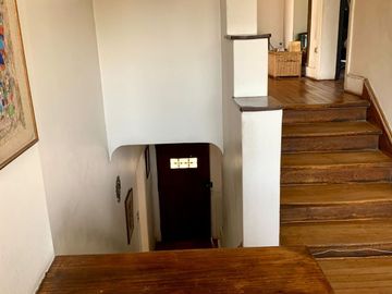 Espaciosa y cómoda Casa 2 Pisos, no pareada en Ñuñoa 5 Dormitorios 3 Baños Pscina