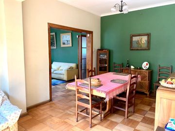 Espaciosa y cómoda Casa 2 Pisos, no pareada en Ñuñoa 5 Dormitorios 3 Baños Pscina