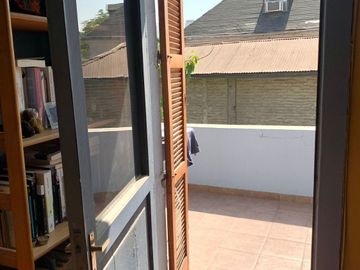 Espaciosa y cómoda Casa 2 Pisos, no pareada en Ñuñoa 5 Dormitorios 3 Baños Pscina