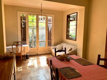 Espaciosa y cómoda Casa 2 Pisos, no pareada en Ñuñoa 5 Dormitorios 3 Baños Pscina