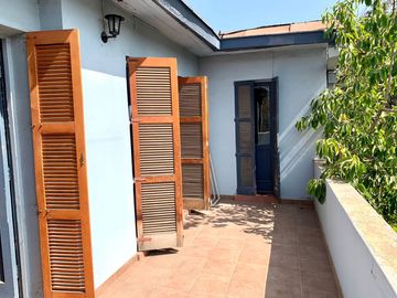 Espaciosa y cómoda Casa 2 Pisos, no pareada en Ñuñoa 5 Dormitorios 3 Baños Pscina